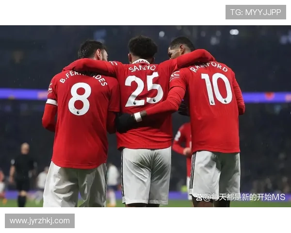 球迷热议焦点背后球队变局与未来走向解析赛季风云与战术革新全景观察 - 副本 (2) - 副本 - 副本